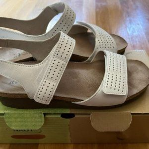 Naot Vivan Sandals Size 37